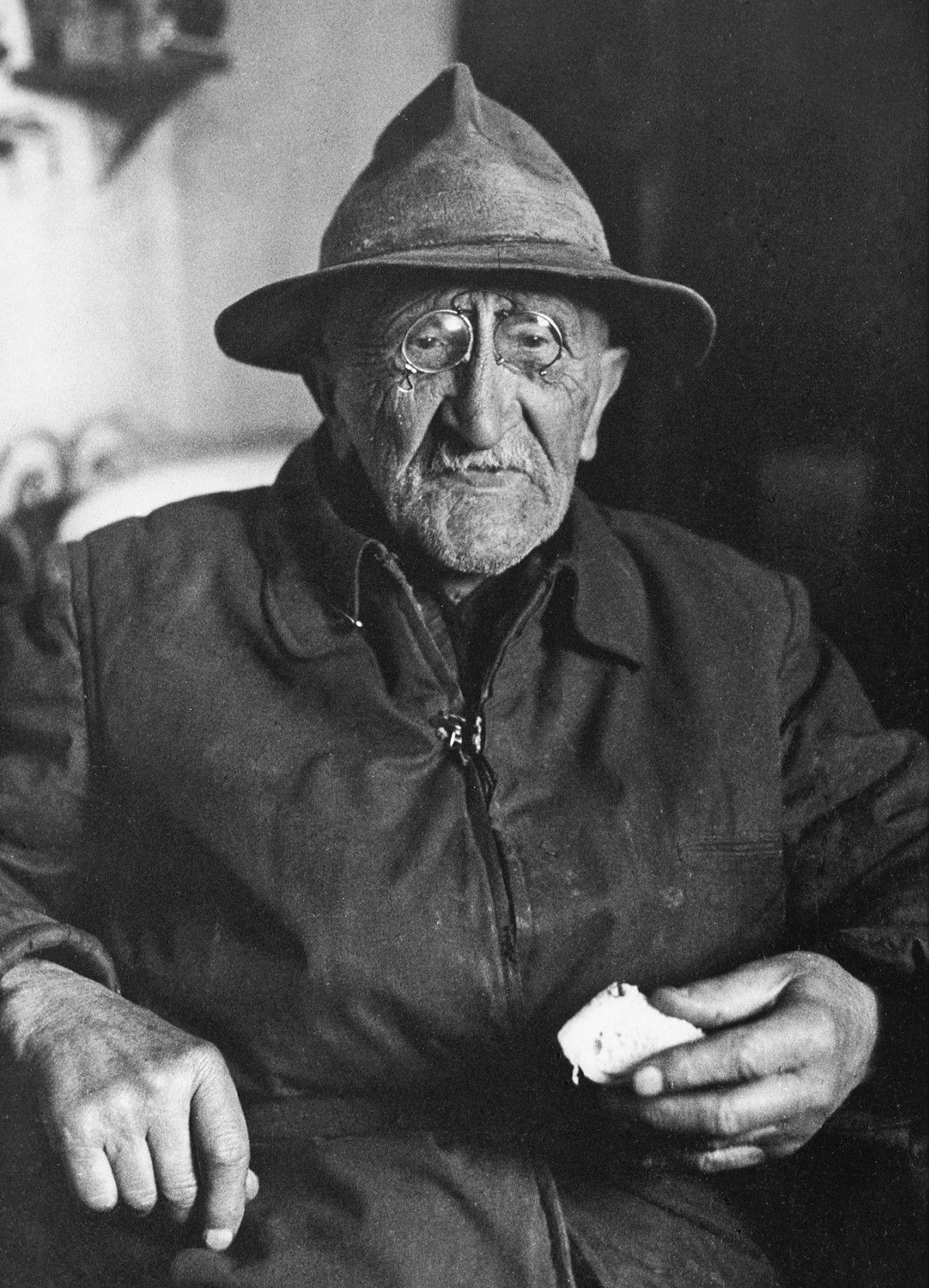 Fotografka Dagmar Hochová na návštěvě u Josefa Váchala