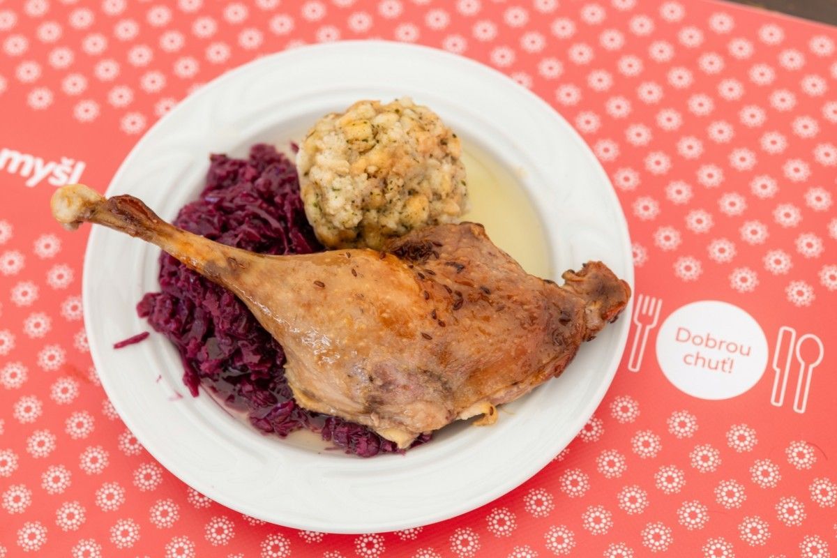 Sousedská husička pod širým nebem