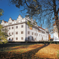 obrázek k Pohled na litomyšlský zámek a zámecký pivovar z tzv. Francouzské zahrady