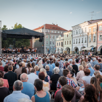 obrázek k Opera pod májovým nebem