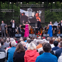 obrázek k Opera pod májovým nebem