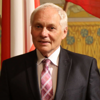 obrázek k Petr Doseděl byl oceněn za dlouholetou pedagogickou činnost, příkladné vedení základní školy ve funkci ředitele a podporu studijních a volnočasových aktivit žáků.