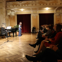 obrázek k Všem přítomným večer zpříjemnilo hudební vystoupení Václavy Krejčí Houskové a Jiřího Hrubého