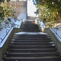 obrázek k Upozornění na bourání schodiště k nadchodu u polikliniky