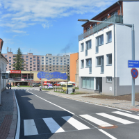 obrázek k Silnice na Zahájské má po roce prací nový povrch