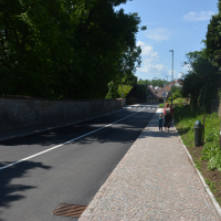 obrázek k Silnice na Zahájské má po roce prací nový povrch