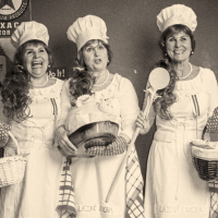 obrázek k Nejkrásnější lázeňský kostým 1. místo: Lázeňské kuchařky - Renata Němcová, Radka Kubešová, Stáňa Vodehnalová