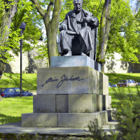 obrázek k Pomník nedaleko regionálního muzea 