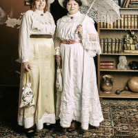 obrázek k 2. místo_2023_Nejkrásnější lázeňský klobouk_Lenka a Romana Bezdíčkovy