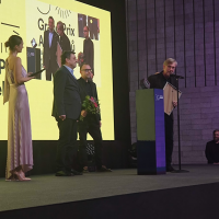 obrázek k Architekti Ehl a Koumar přebírají cenu za Smetanovu lávku