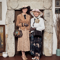 obrázek k 1. místo_nejkrásnější lázeňský klobouk_2025_Ivana Venclová  Emílie Bartošová