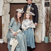 obrázek k 2. místo_nejkrásnější lázeňský pár_2025_Milan, Miroslava a Žofie Anna Kroulovi