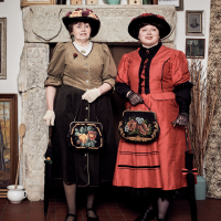 obrázek k 2. místo_nejkrásnější lázeňský klobouk_2025_Lenka a Romana Bezdíčkovi