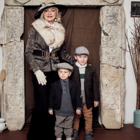 obrázek k 3. místo_nejkrásnější lázeňský kostým_2025_Jaroslava Vraspírová a kluci