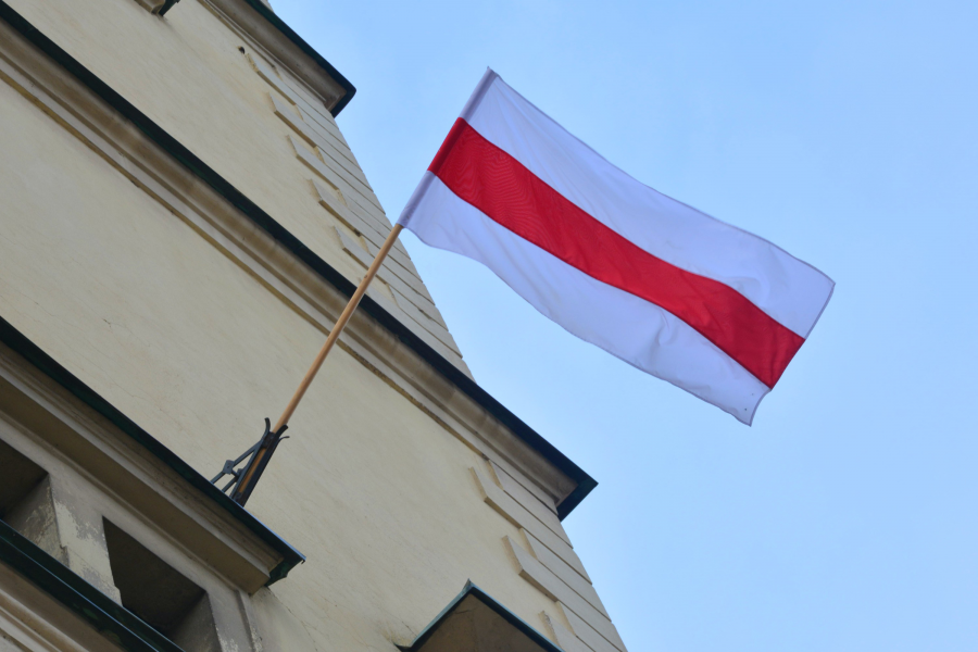 obrázek k Nad starou radnicí opět vlaje historická běloruská vlajka
