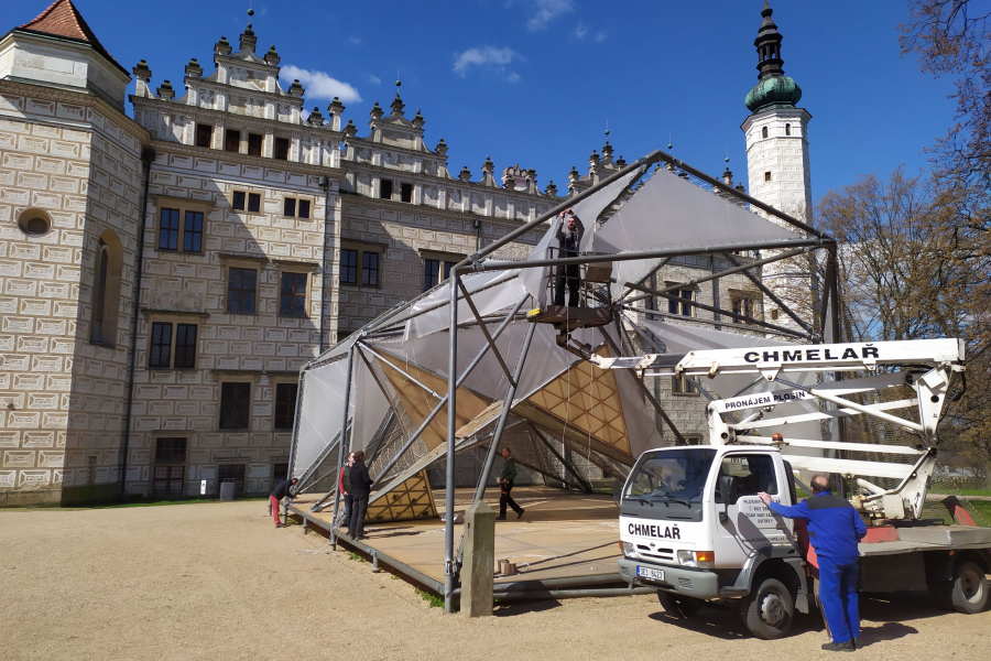 obrázek k Zámecký pavilon míří do Liberce, v zahradě už nejsou laminátové lavičky