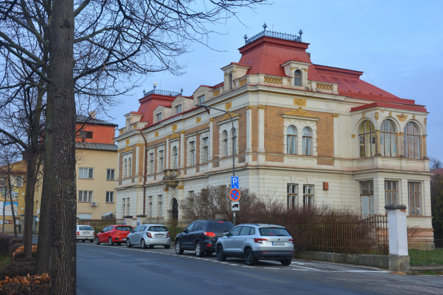 obrázek k Město Litomyšl nabízí k prodeji vilu Klára a přilehlé pozemky