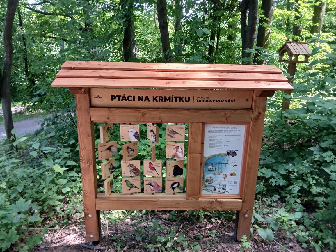 obrázek k Ptáci na krmítku