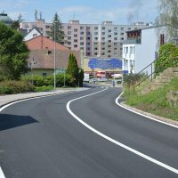 obrázek k Silnice na Zahájské má po roce prací nový povrch